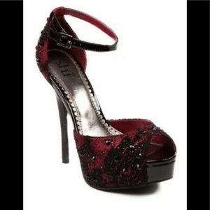 Shi by Journeys Red Black Lace Pumps Heels